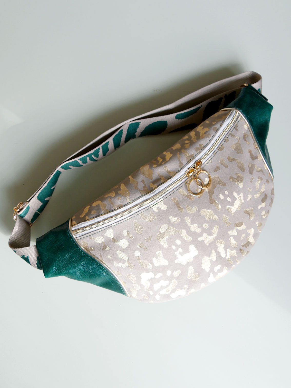 Banane - n°12 Cuir vert forêt et et motifs dorés