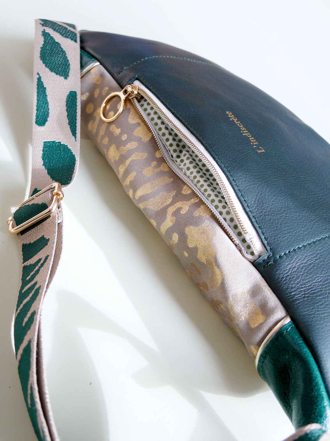 Banane - n°12 Cuir vert forêt et et motifs dorés