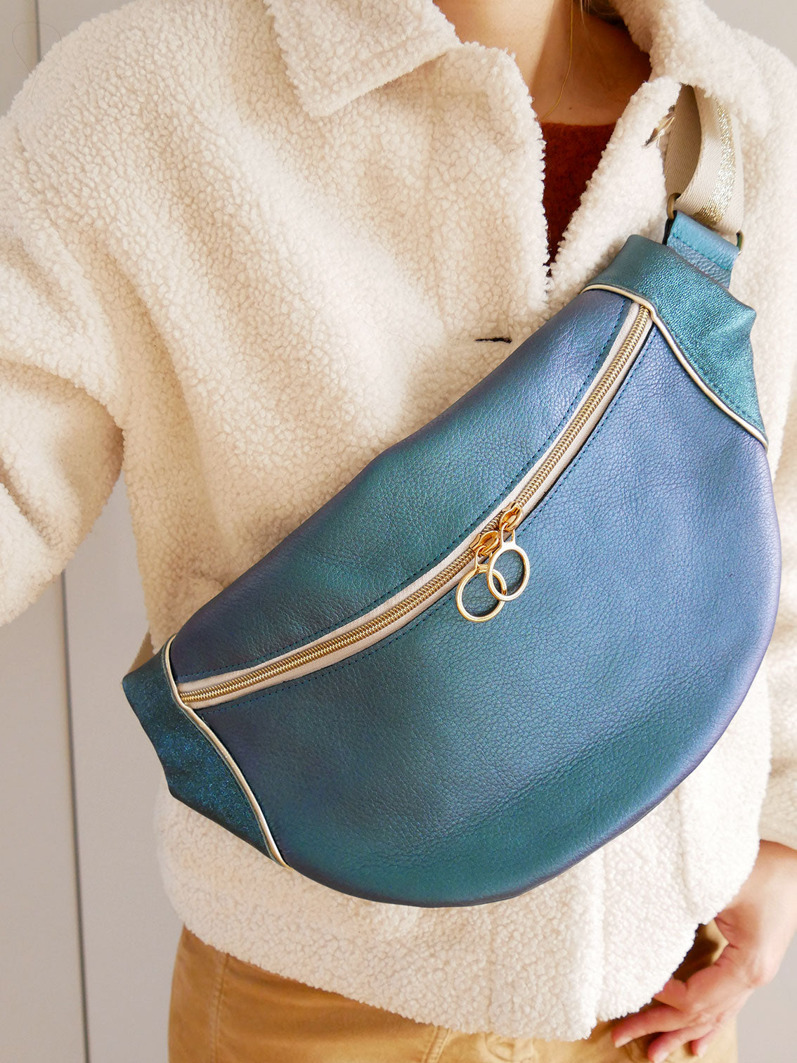 Banane - n°16 Cuir bleu pétrole et or
