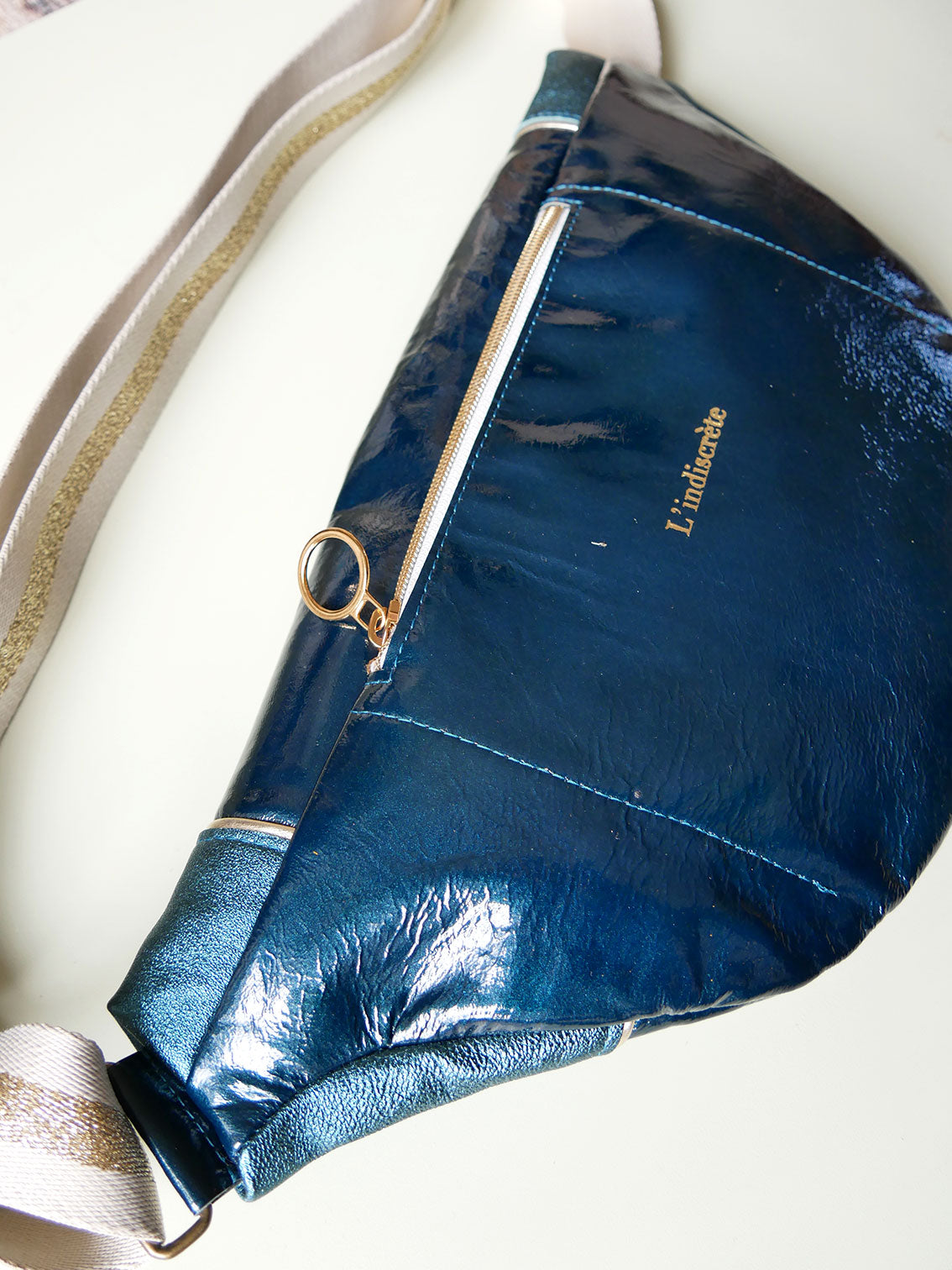 Banane - n°17 Cuir bleu canard vernis et or