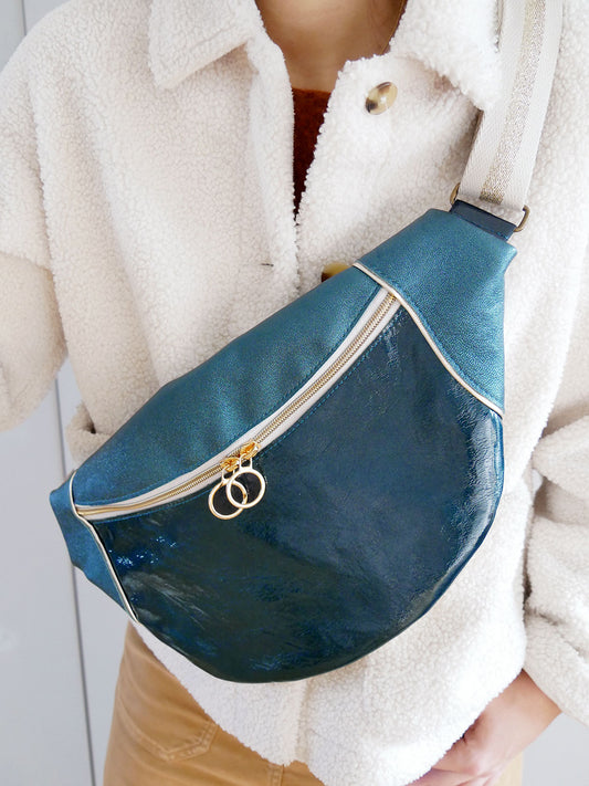 Banane - n°18 Cuir bleu canard vernis, bleu paon et or