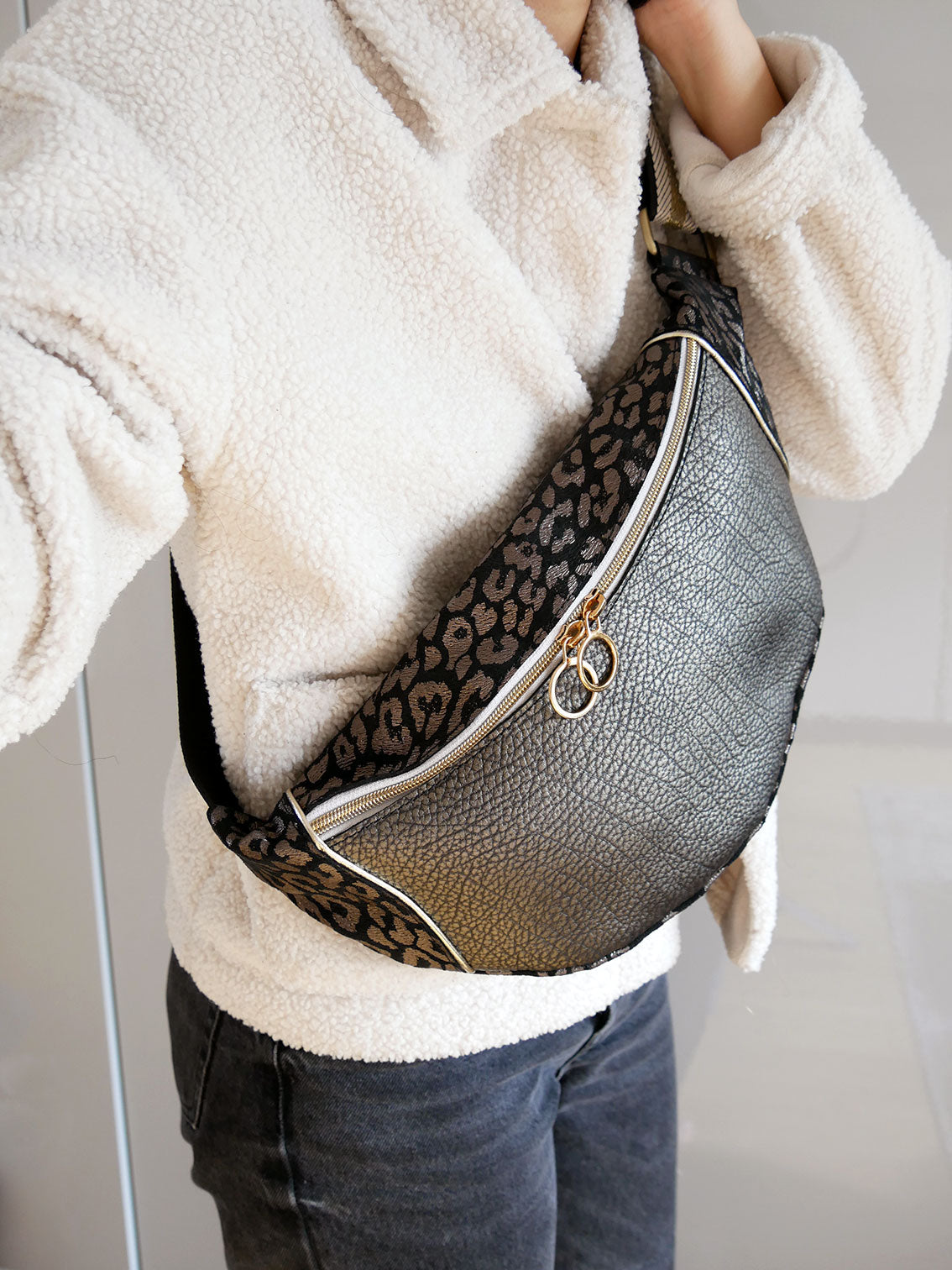 Banane - n°2 Cuir noir léopard et gris argenté