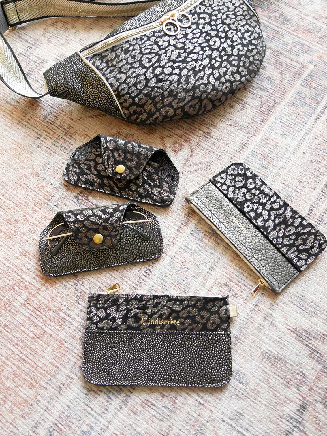 Etui à lunettes ET23 et ET24 en cuir noir et argenté