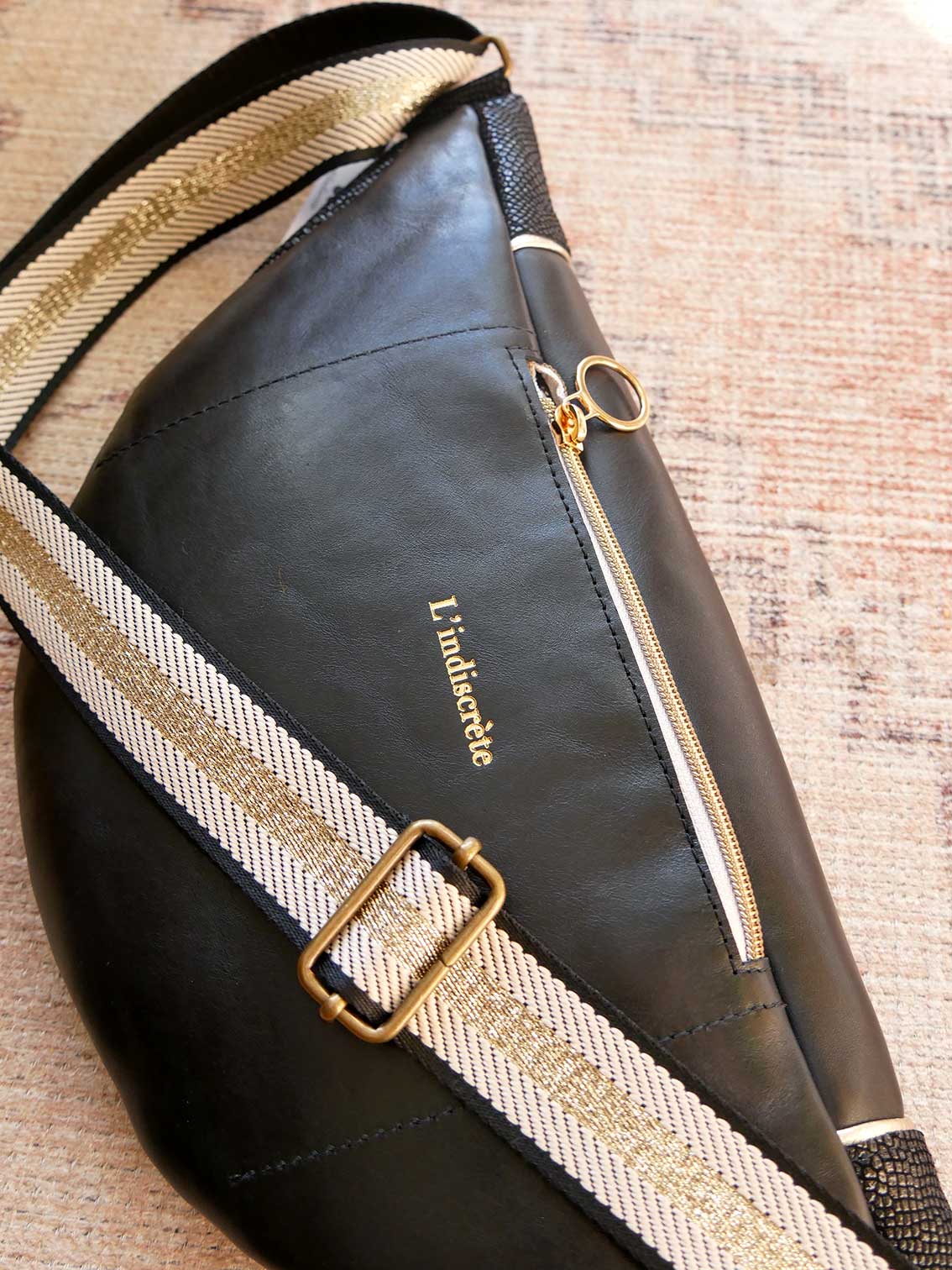 Banane - n°21 Cuir noir et or