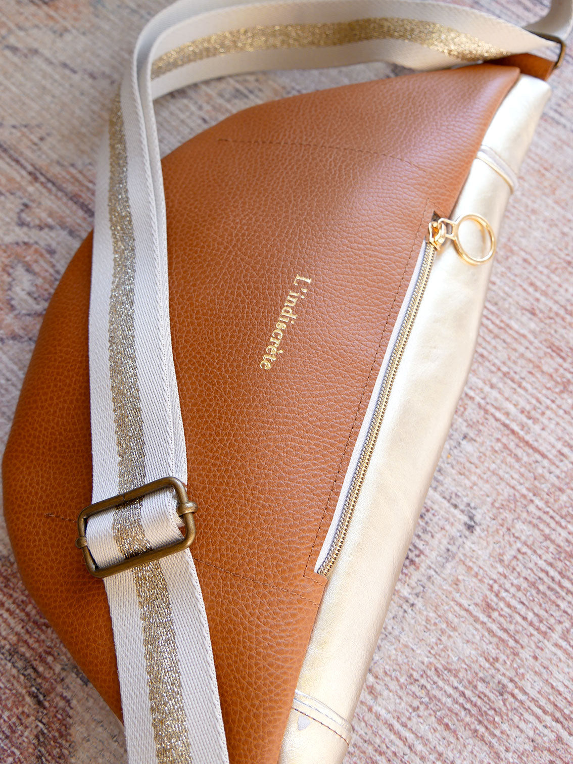 Banane - n°25 Cuir camel grainé et doré