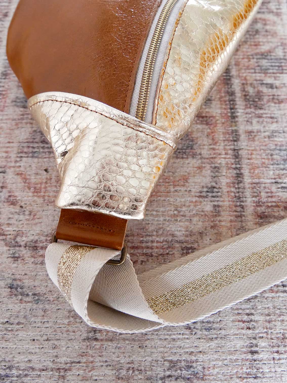 Banane - n°6 Cuir camel doré