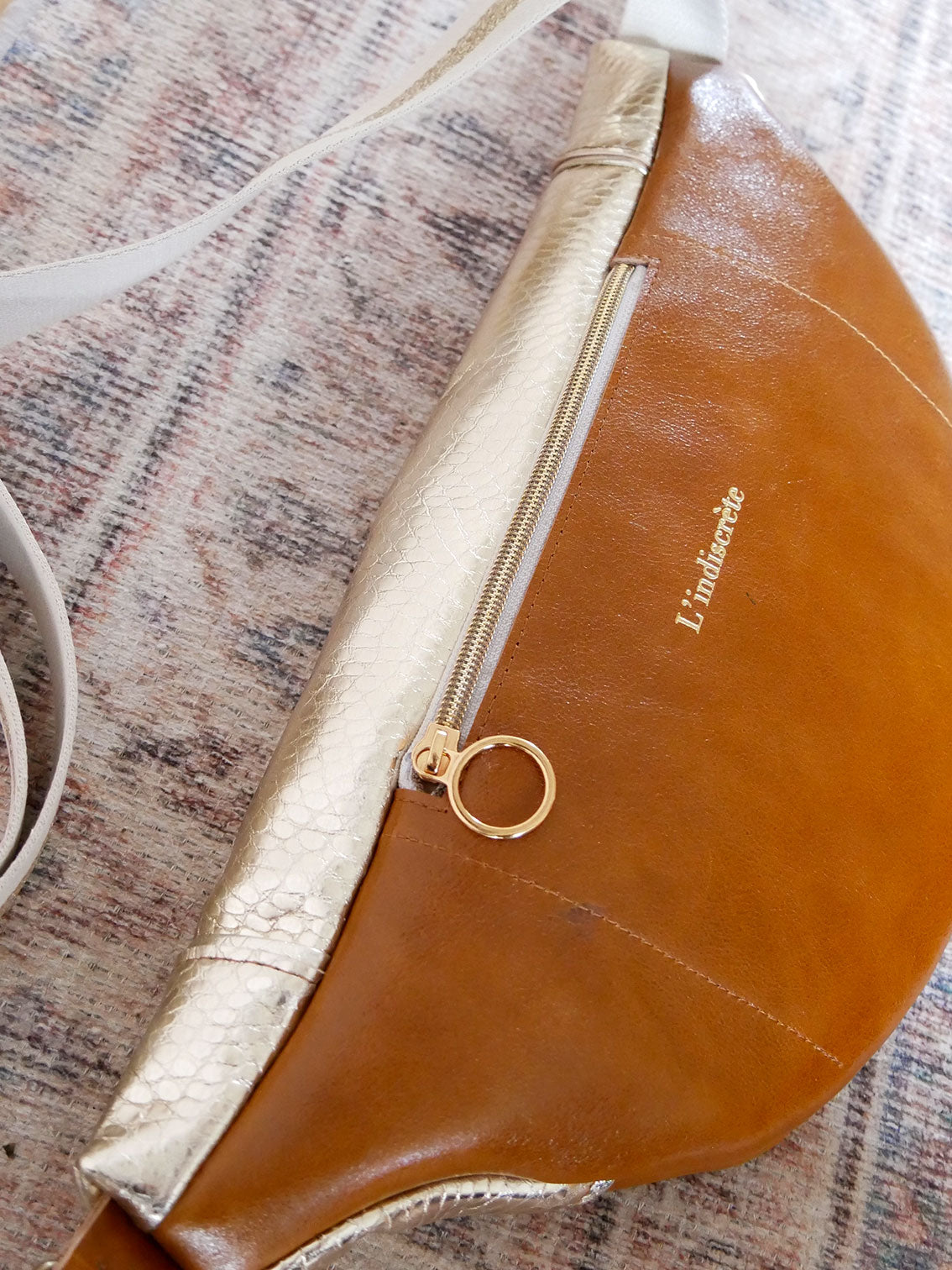 Banane - n°6 Cuir camel doré