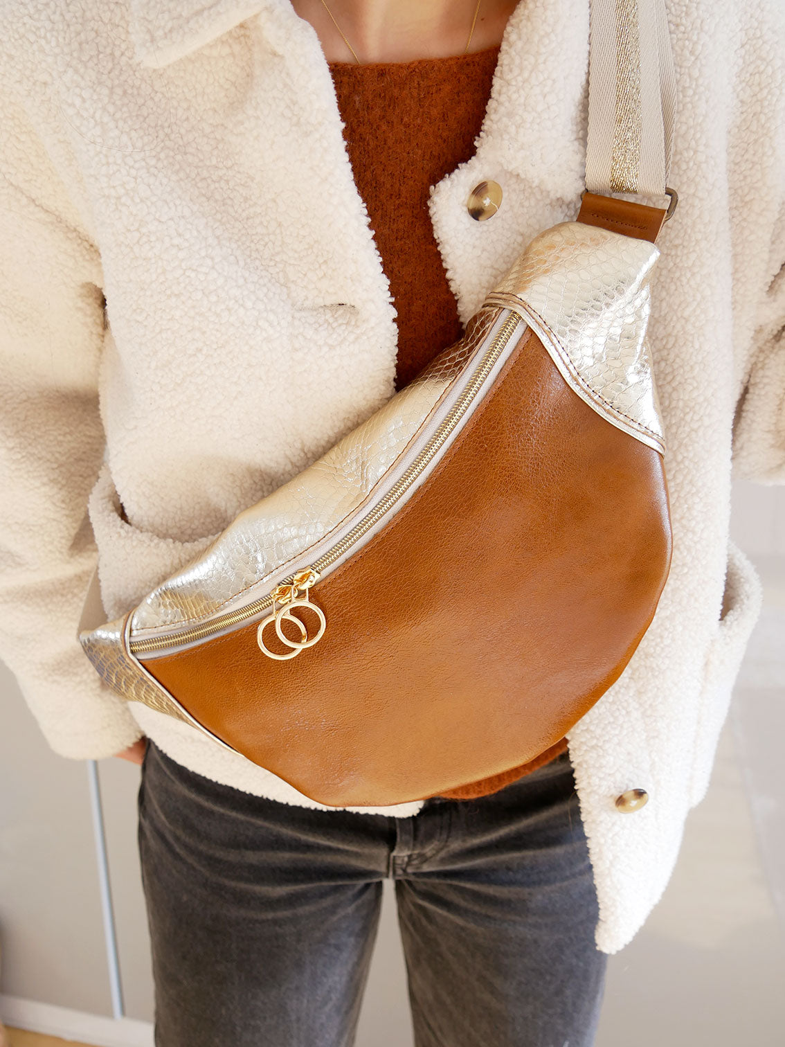 Banane - n°6 Cuir camel doré