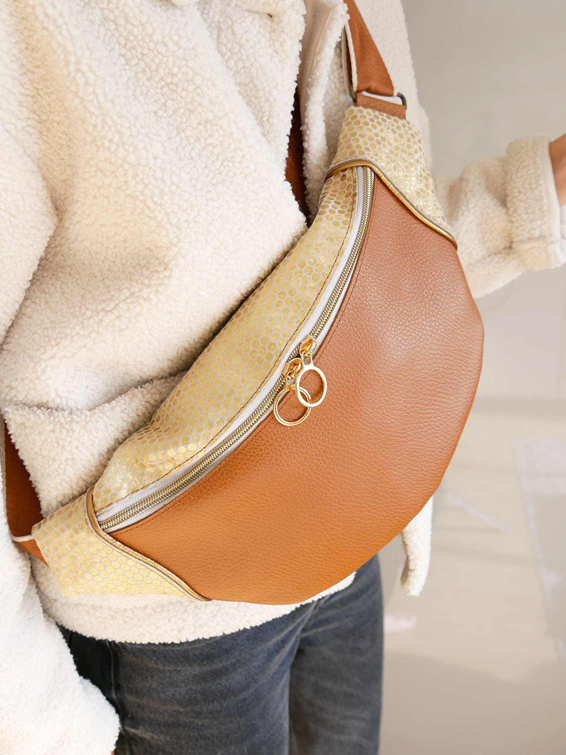 Banane - n°9 Cuir camel et doré