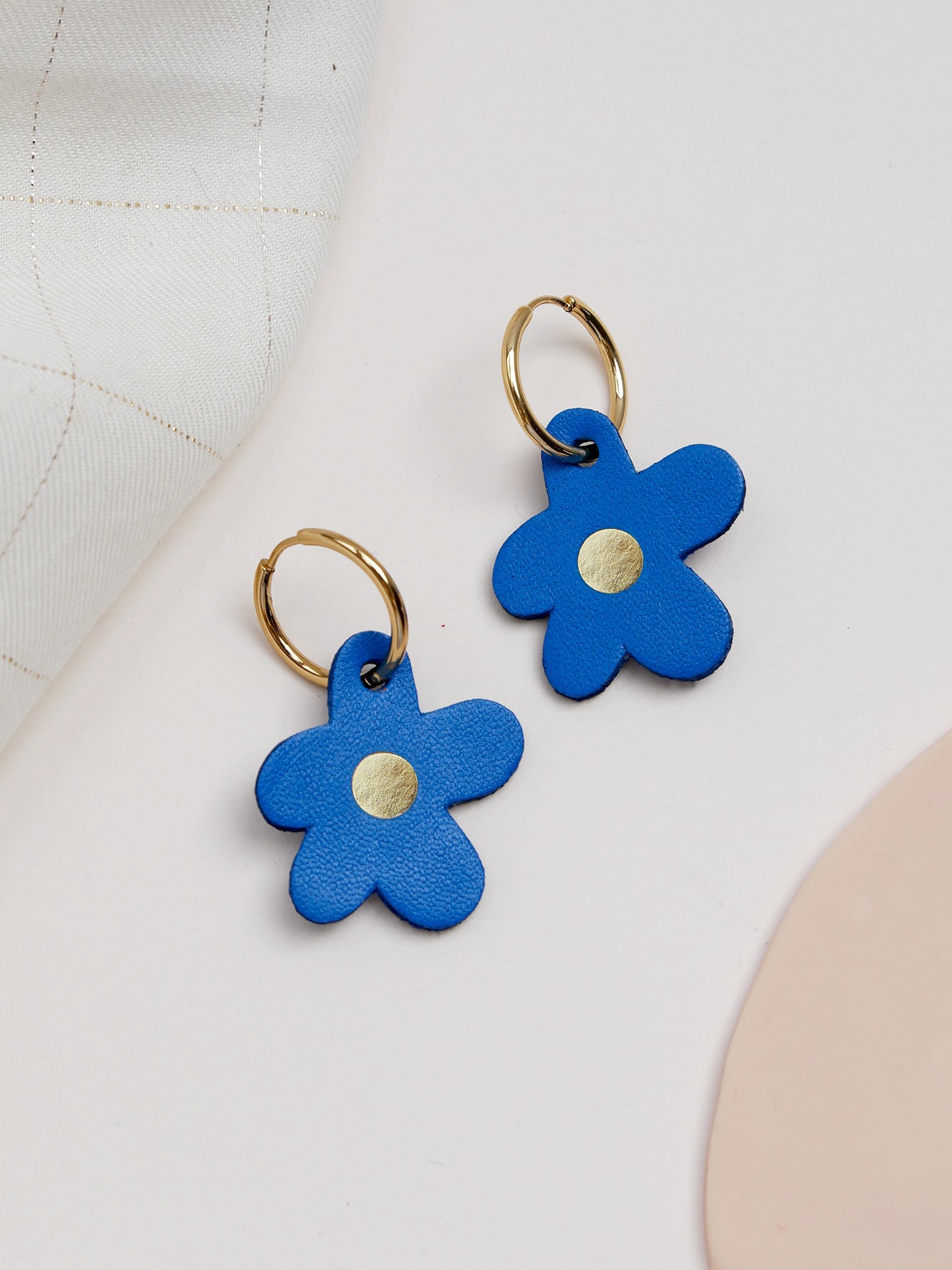 Barcelone - Boucles d'oreilles en cuir bleu et or
