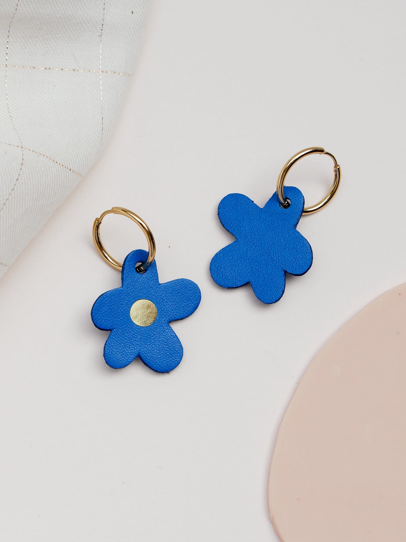 Barcelone - Boucles d'oreilles en cuir bleu et or