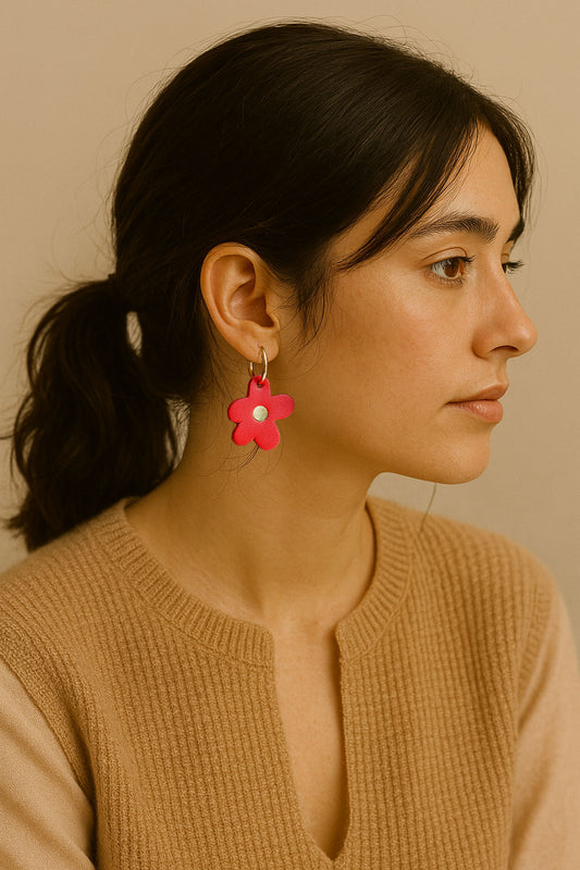 Barcelone - Boucles d'oreilles en cuir rouge fraise et or