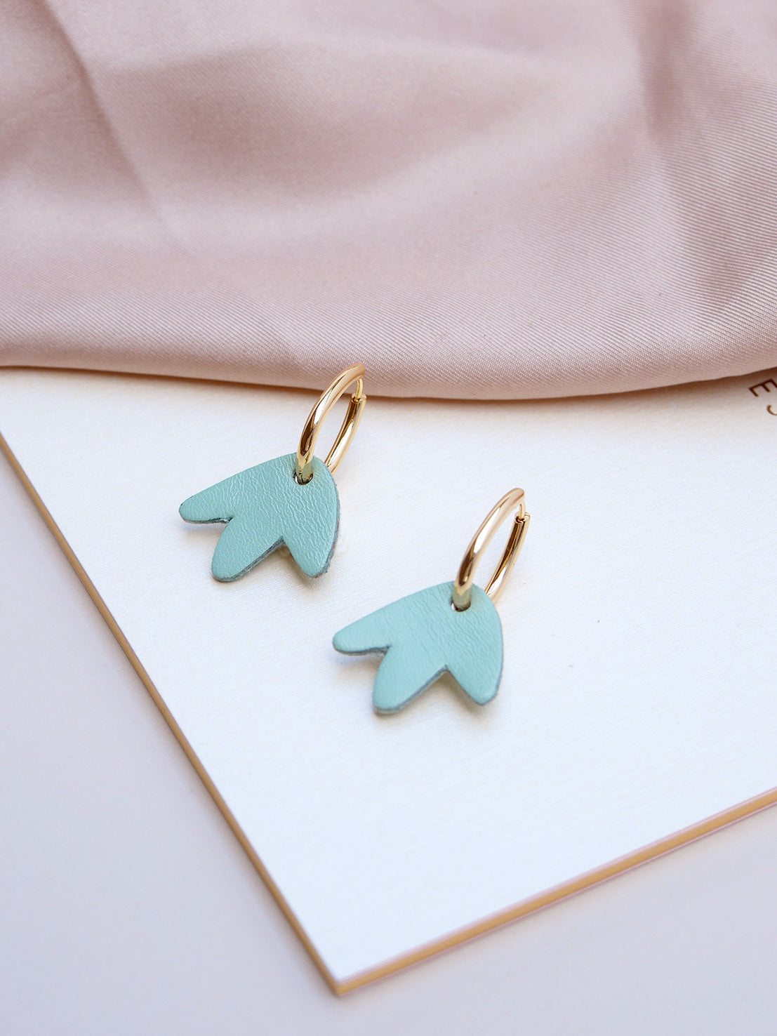 mini Bilbao - Boucles d'oreilles en cuir céladon
