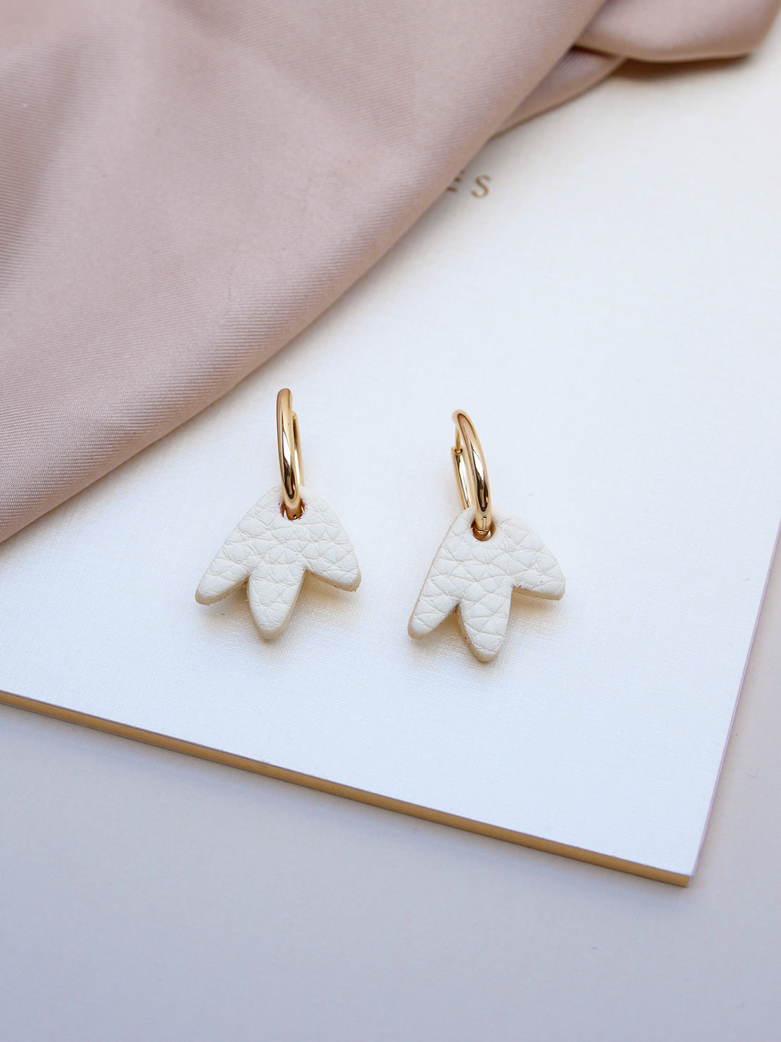 mini Bilbao - Boucles d'oreilles en cuir blanc neige