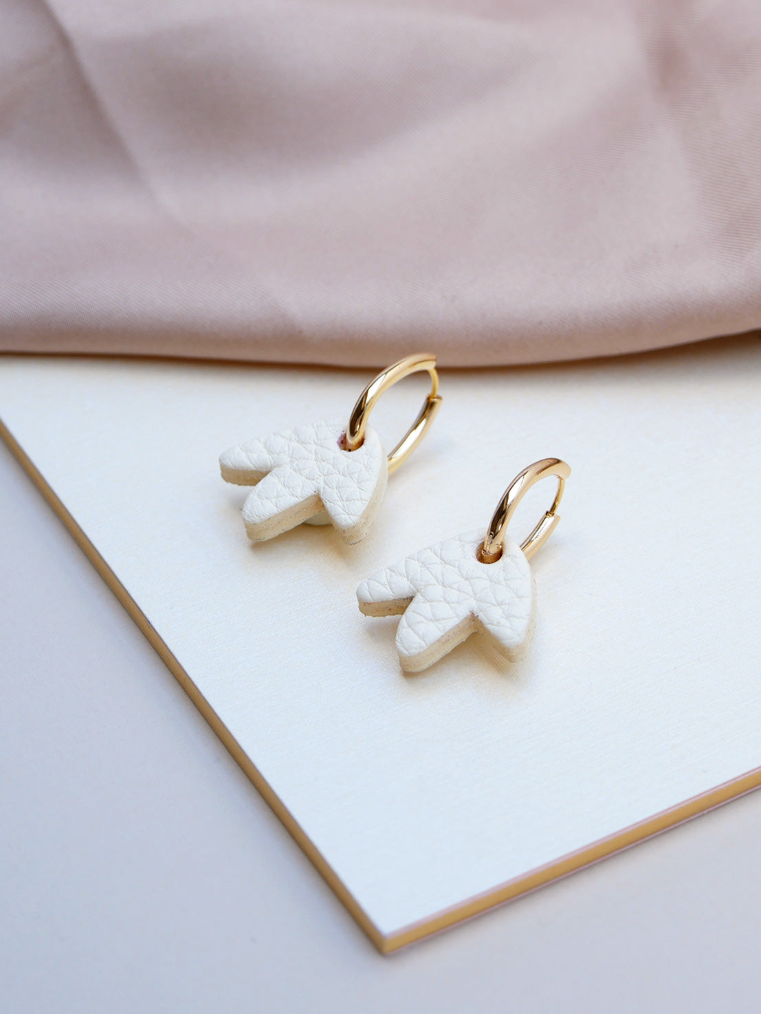 mini Bilbao - Boucles d'oreilles en cuir blanc neige