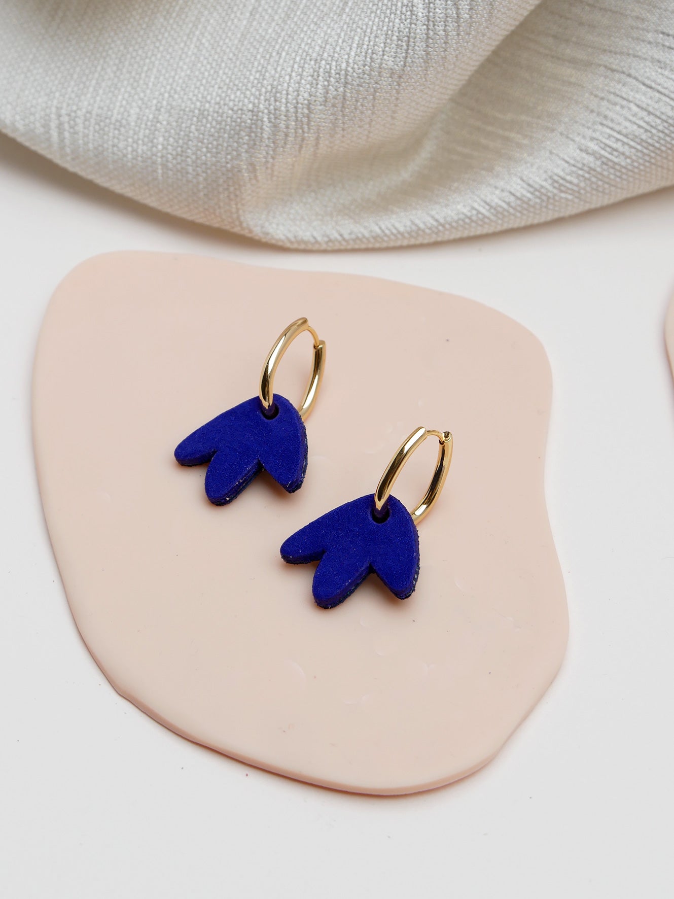 mini Bilbao - Boucles d'oreilles en cuir bleu Klein