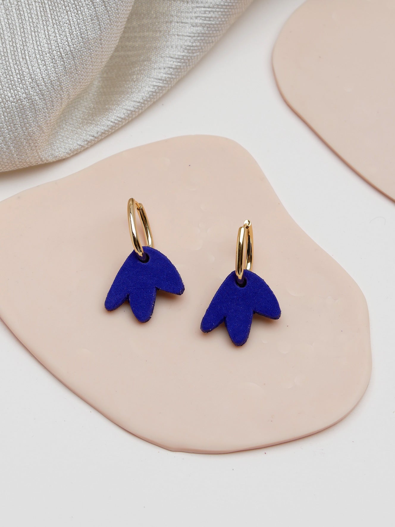 mini Bilbao - Boucles d'oreilles en cuir bleu Klein
