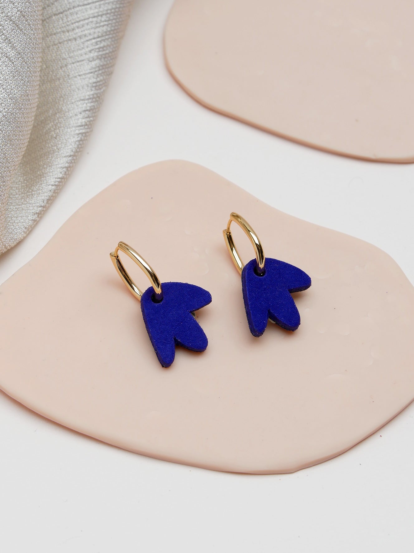 mini Bilbao - Boucles d'oreilles en cuir bleu Klein