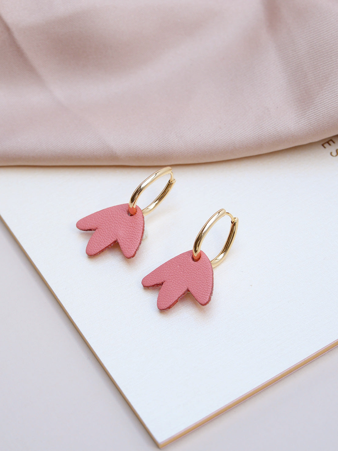 mini Bilbao - Boucles d'oreilles en cuir rose pêche
