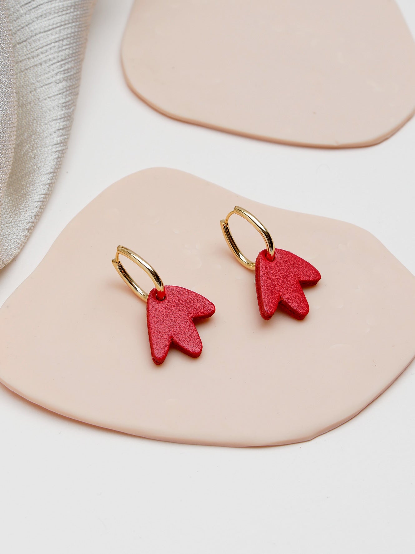 mini Bilbao - Boucles d'oreilles en cuir rouge fraise