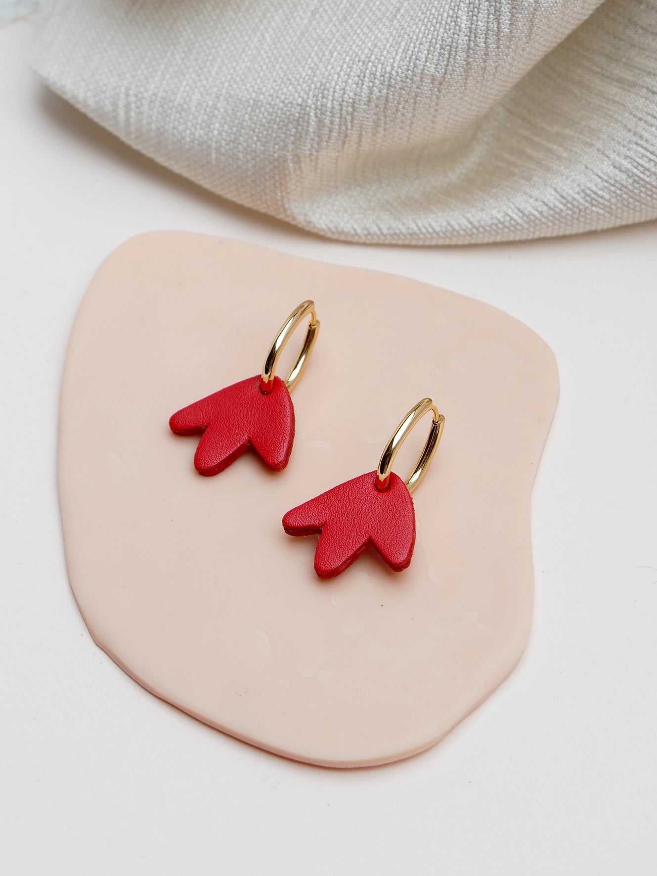 mini Bilbao - Boucles d'oreilles en cuir rouge fraise