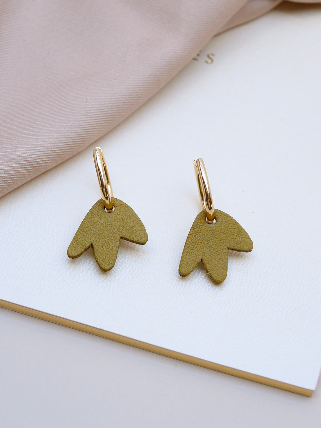 mini Bilbao - Boucles d'oreilles en cuir vert pistache