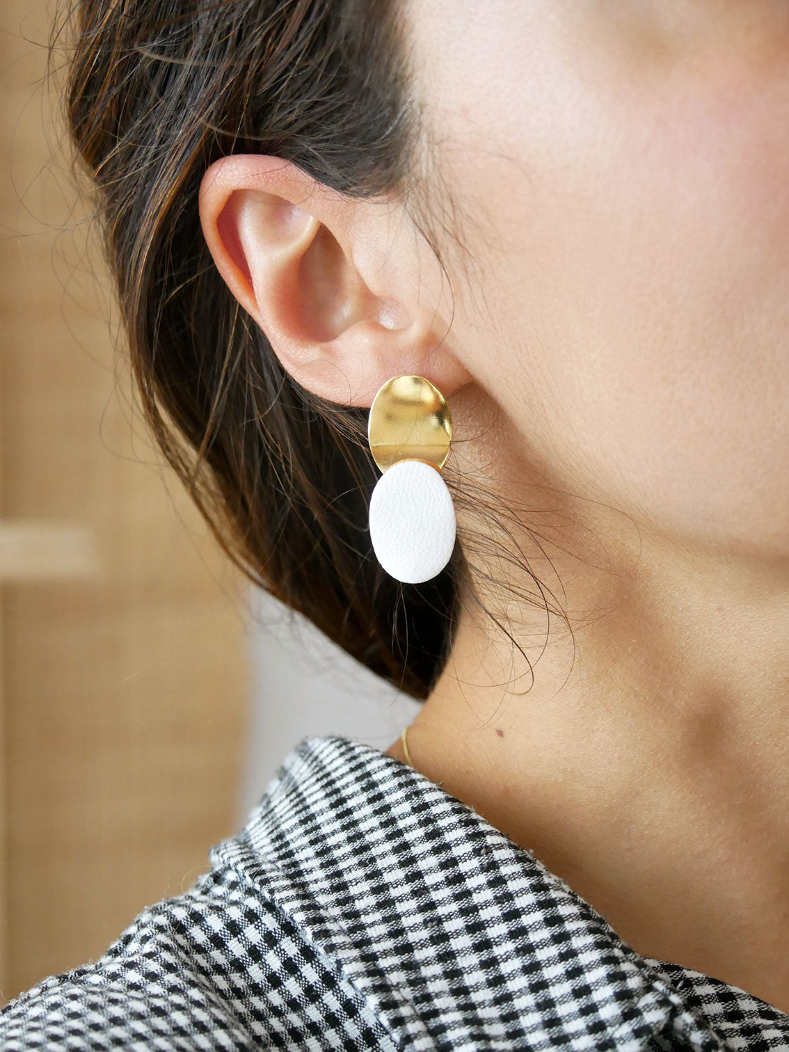 ROMA- Boucles d'oreilles doré en cuir blanc