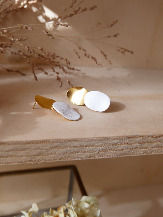 ROMA- Boucles d'oreilles doré en cuir blanc