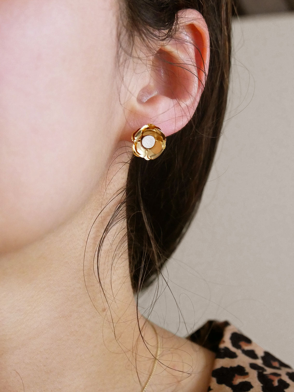 Vérone - Puces d'oreilles avec du cuir blanc