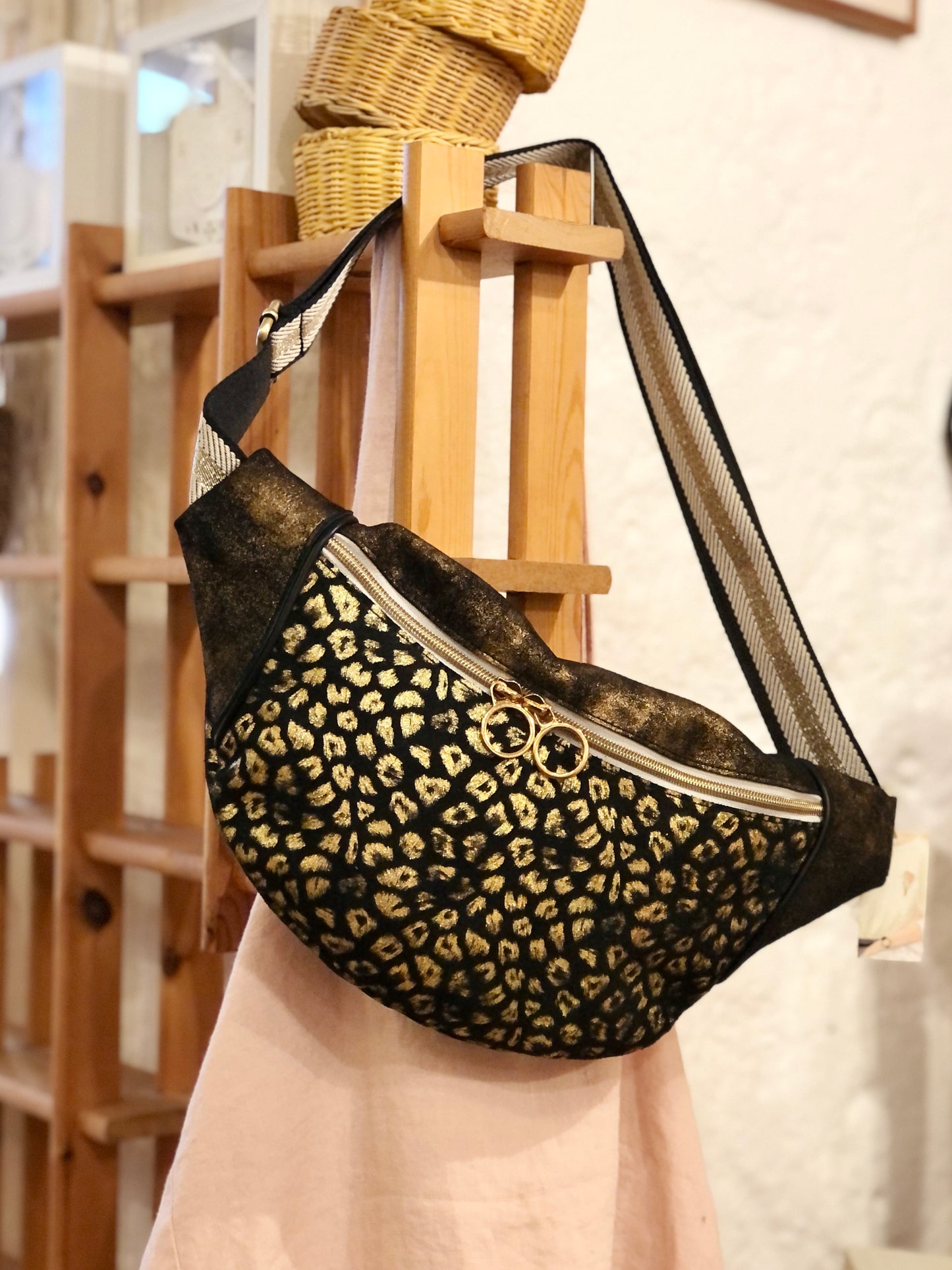 Banane - n°4 Cuir noir léopard doré