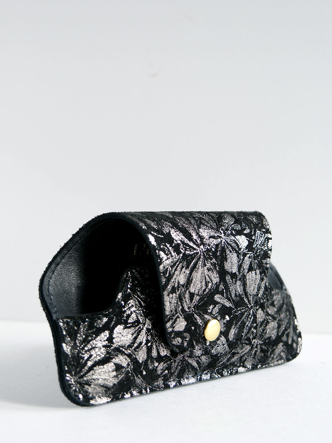 Etui à lunettes en cuir noir à fleurs argentées ET58