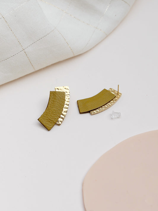 MENPHIS - Puces d'oreilles en cuir pistache