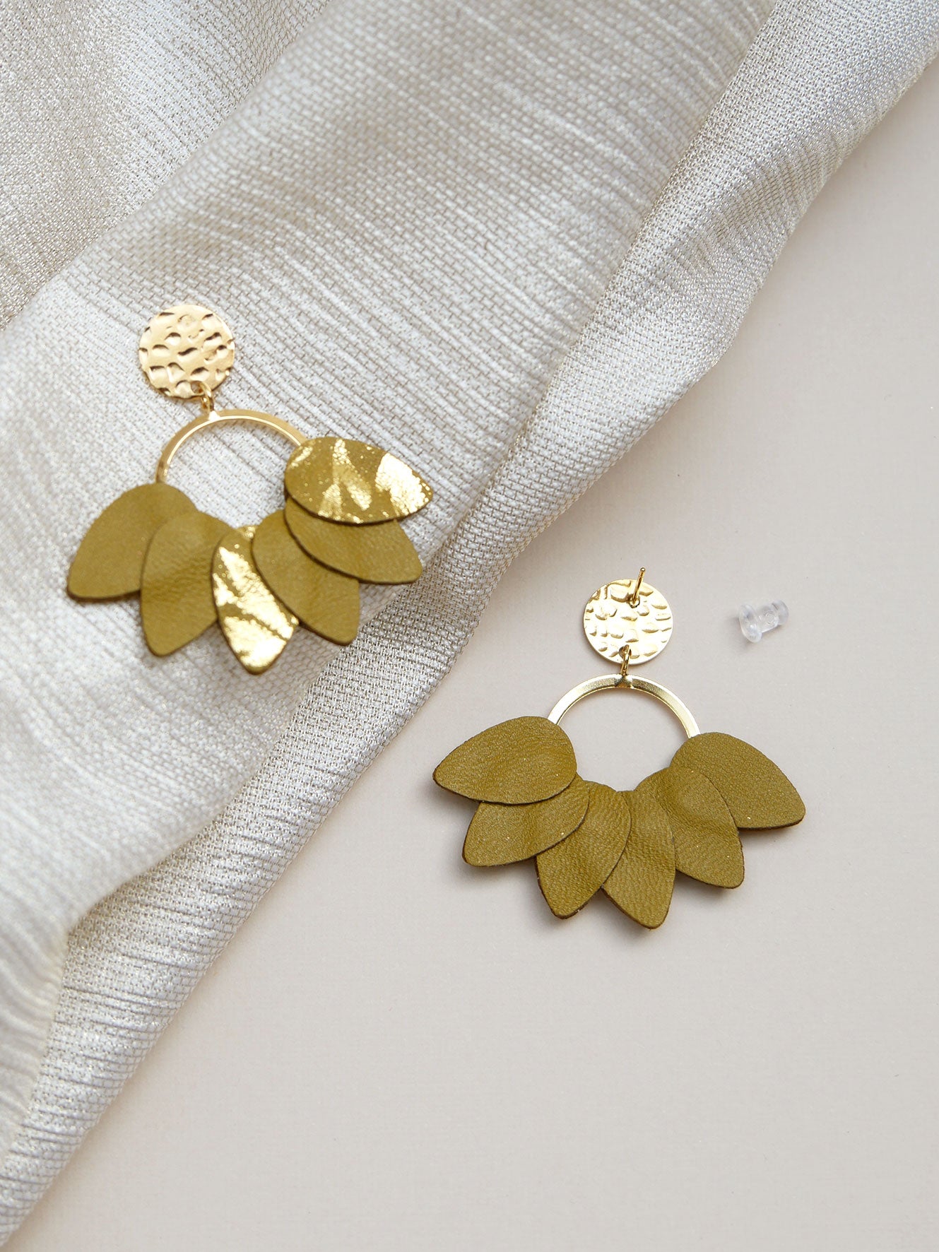 MEXICO - Boucles d'oreilles en cuir pistache et or