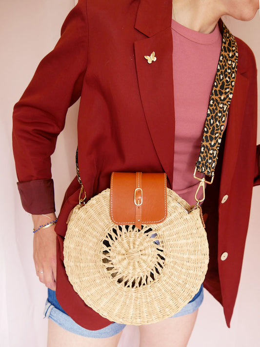Numéro 42 - Panier en osier rond et cuir camel à bandoulière léopard