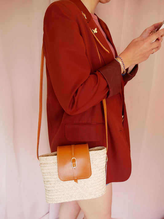 Numéro 82 - Panier en osier et cuir camel à bandoulière