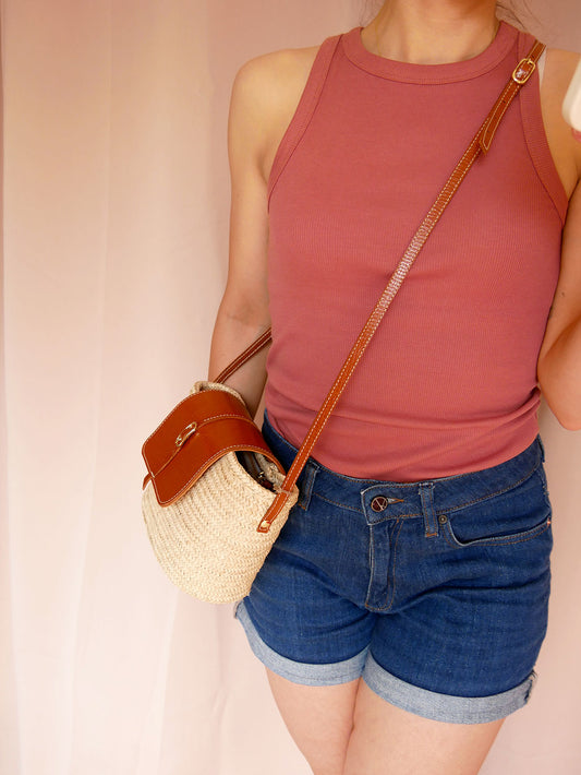 Numéro 83 - Panier en osier et cuir camel à bandoulière