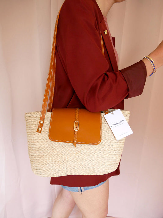 Numéro 95 - Panier en osier et cuir camel à anses