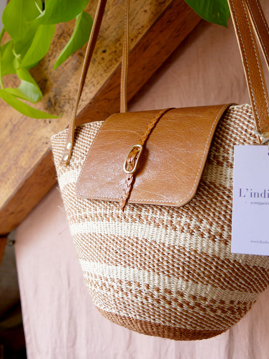 Numéro 96 - Panier en osier et cuir camel à anses