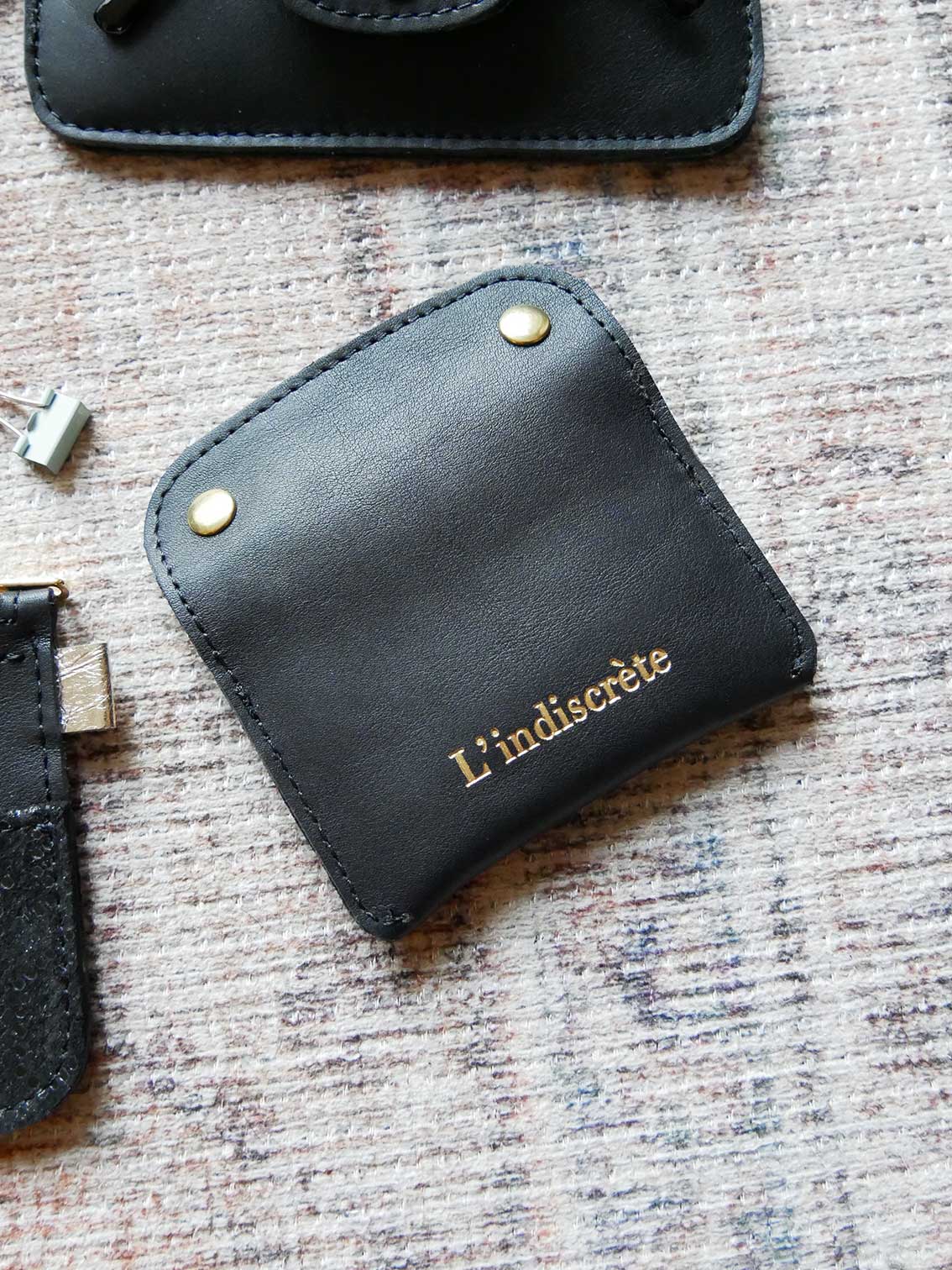 Porte-cartes PC25 en cuir noir et brillant