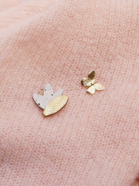 HANA - pin's en cuir blanc moucheté