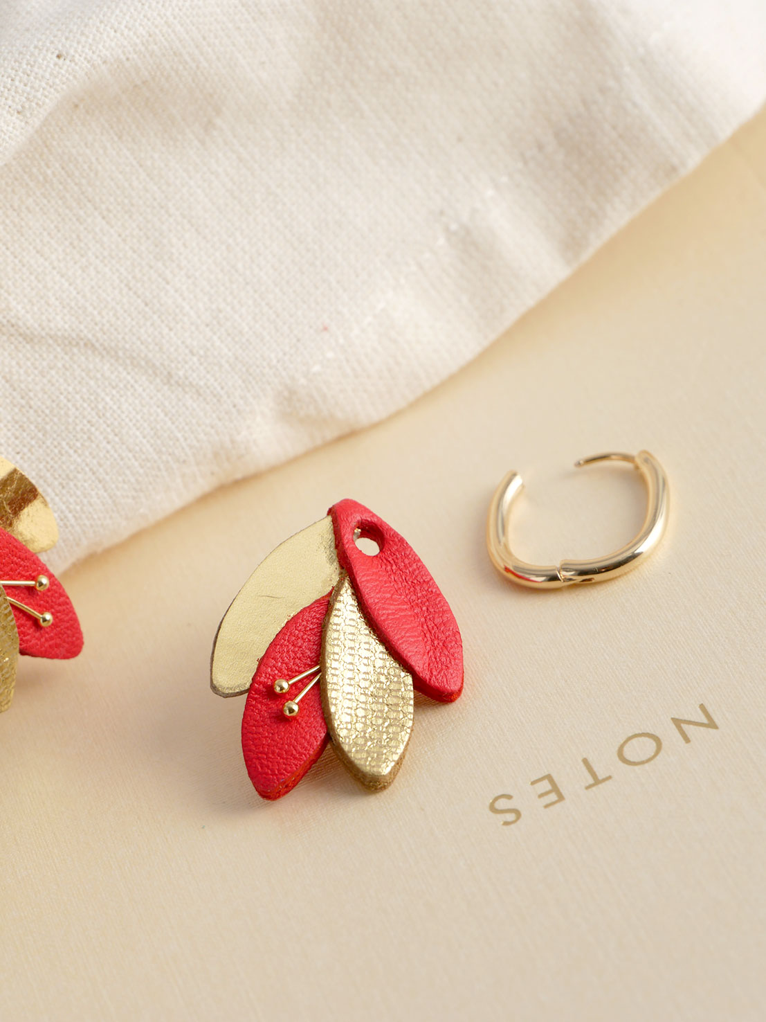 RIO - Boucle d'oreilles rouge et or