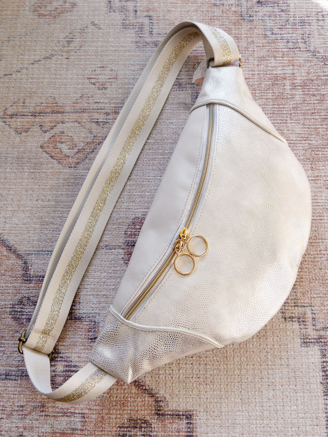 Banane - n°27 Cuir blanc crème or motifs serpent