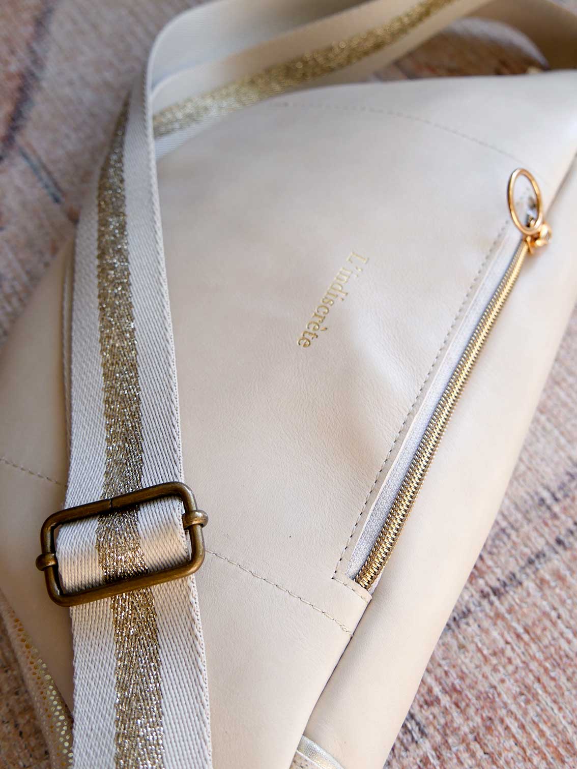 Banane - n°27 Cuir blanc crème or motifs serpent