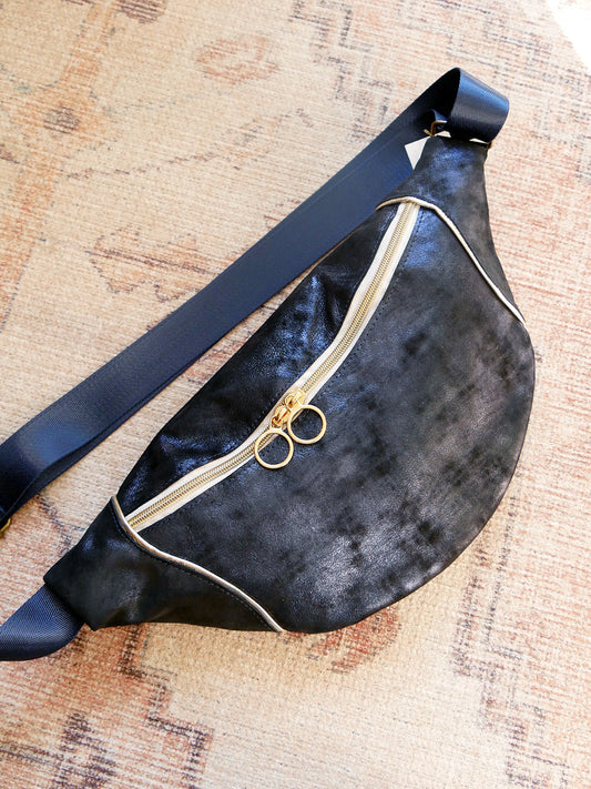 Banane - n°30 Cuir bleu nuit à reflets et or