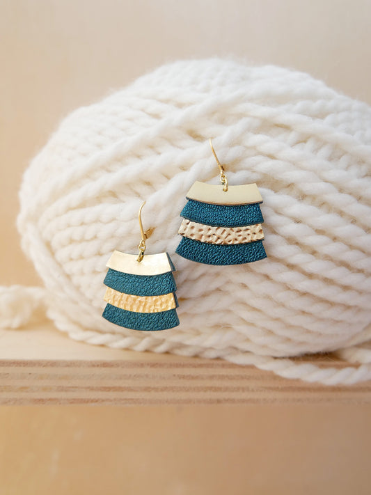 Cadix - Boucle d'oreilles en cuir paon et or