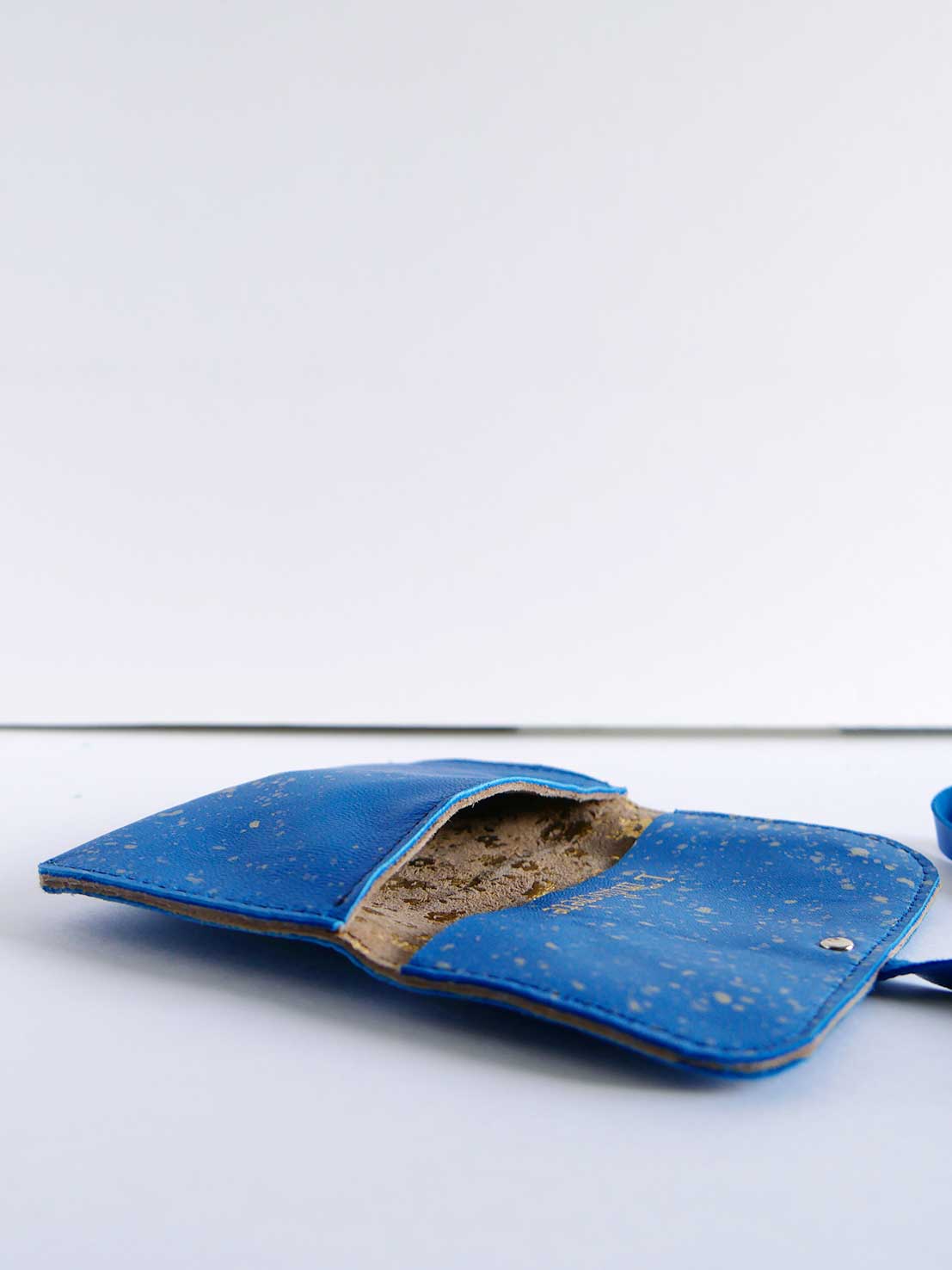 Etui pour bijoux cuir bleu moucheté or