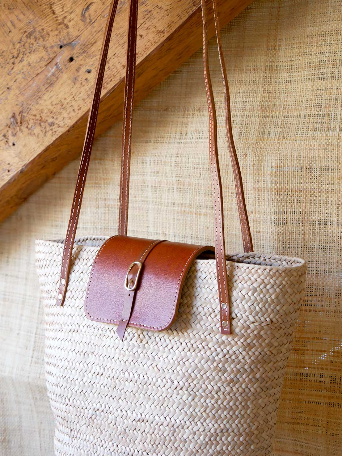 Numéro 51 - Panier en osier et cuir camel à anses