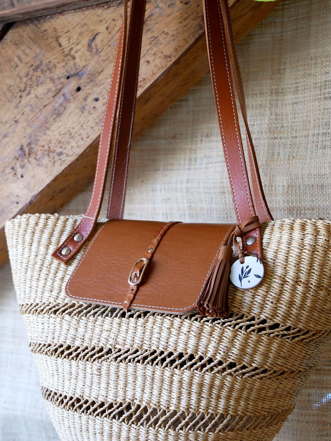Numéro 59 - Panier en osier et cuir camel à anses