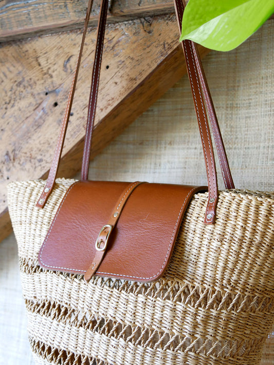 Numéro 60 - Panier en osier et cuir camel à anses