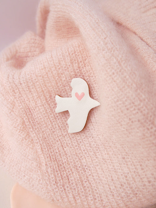 L'envolée - pin's oiseau en cuir craie / or